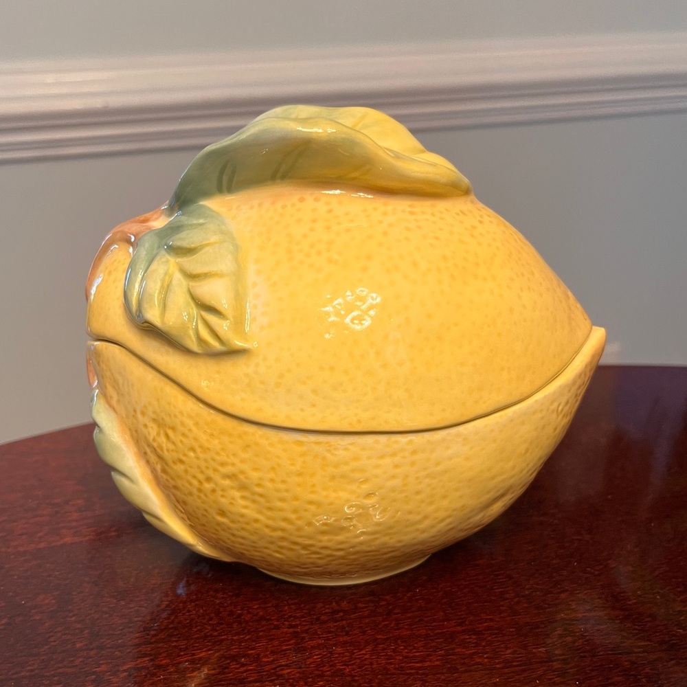 Royal Doulton “Carmina” lemon covered dish
